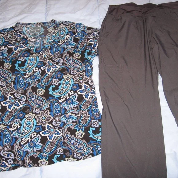 Women's Butter-Soft Scrubs Blue Paisley Sz S Top & Easy Stretch Gray Sz M Pants - Picture 1 of 4